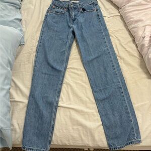 EUC Levis size 24 Low Pro Straight